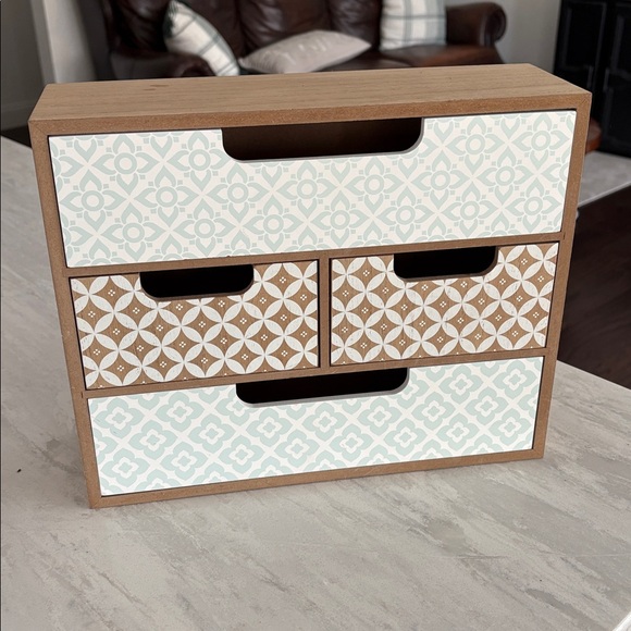 Storage shelf - Picture 4 of 4